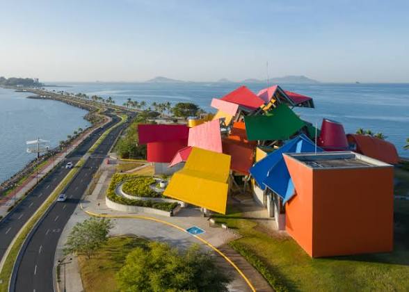 Tour to BioMuseo - Canal Zone Reunion