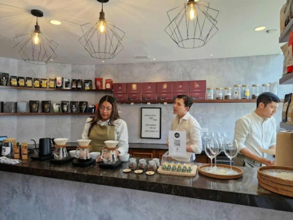 Tour to Geisha Coffee - Canal Zone Reunion